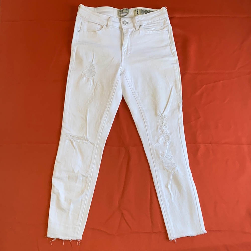 Brand- Indigo Rein, Size-5, color-white, skinny fit, comfortable mid rise,